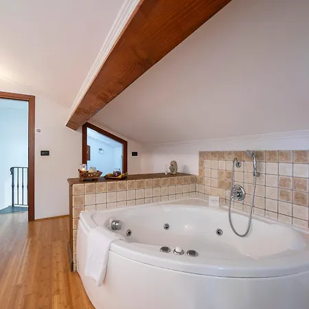 Monte Enrico - Pool And Whirlpool Villa